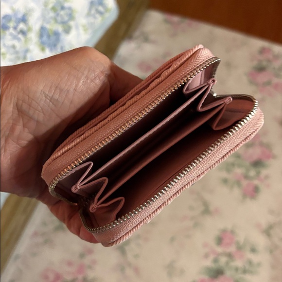 Essential Small Zip Around Card Case With Quilting - Picture 5 of 5